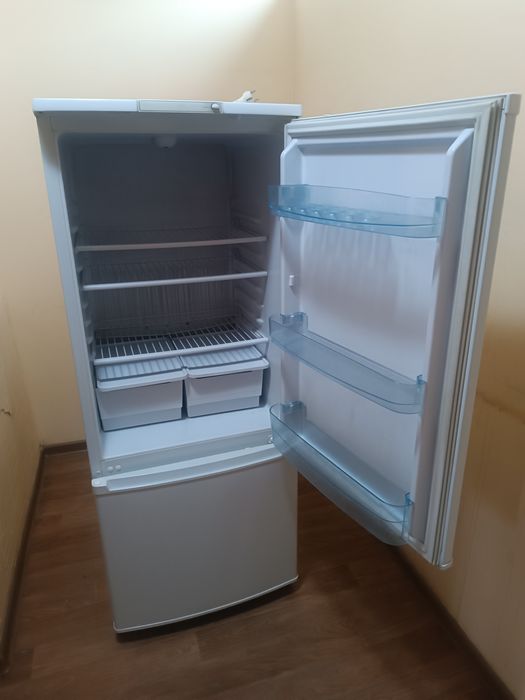 Холодильник Бирюса