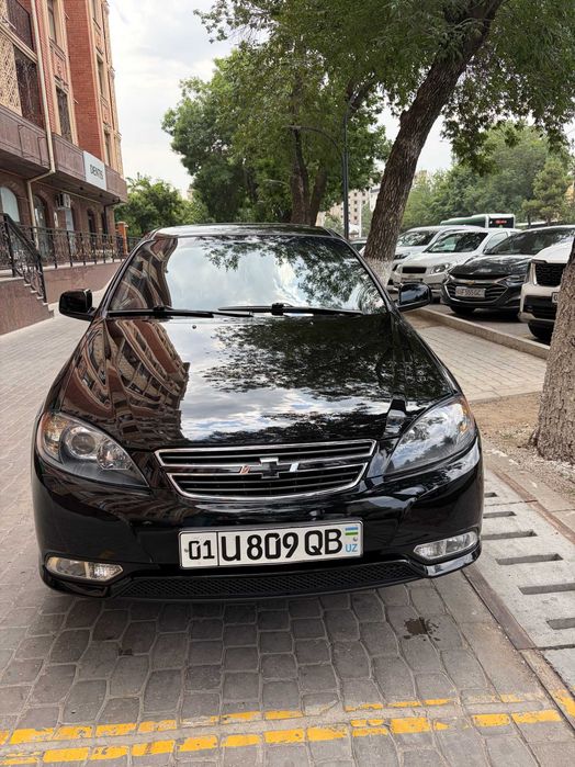 Продаётся черная Chevrolet Lacetti, автомат, люк, абс, 12 000 уе