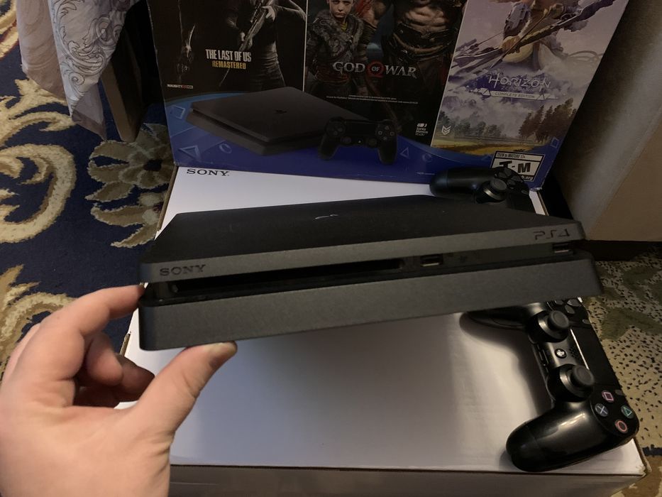 Playstation4 slim 1TB 15 игр два джестика как на фото