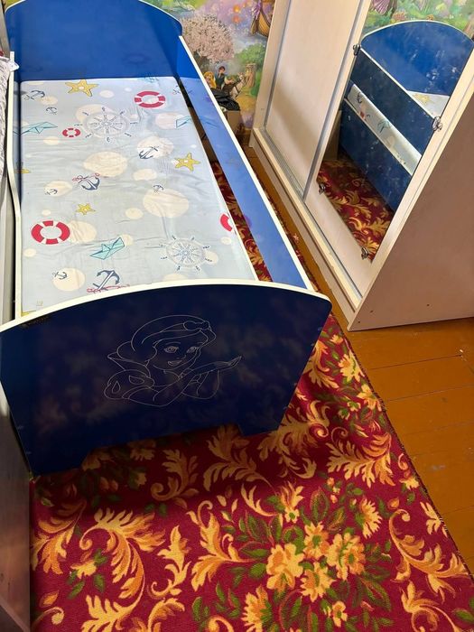 Detiskiy divan 1 qiz balaniki 1 erbalaniki