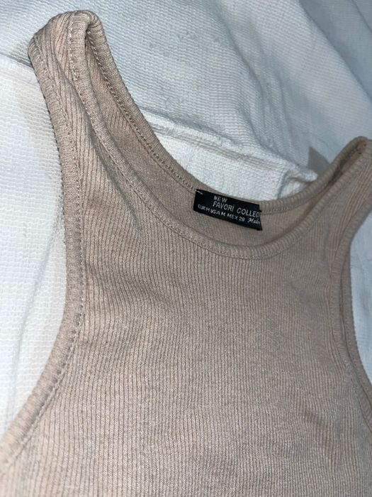 Бежов кроп топ използван