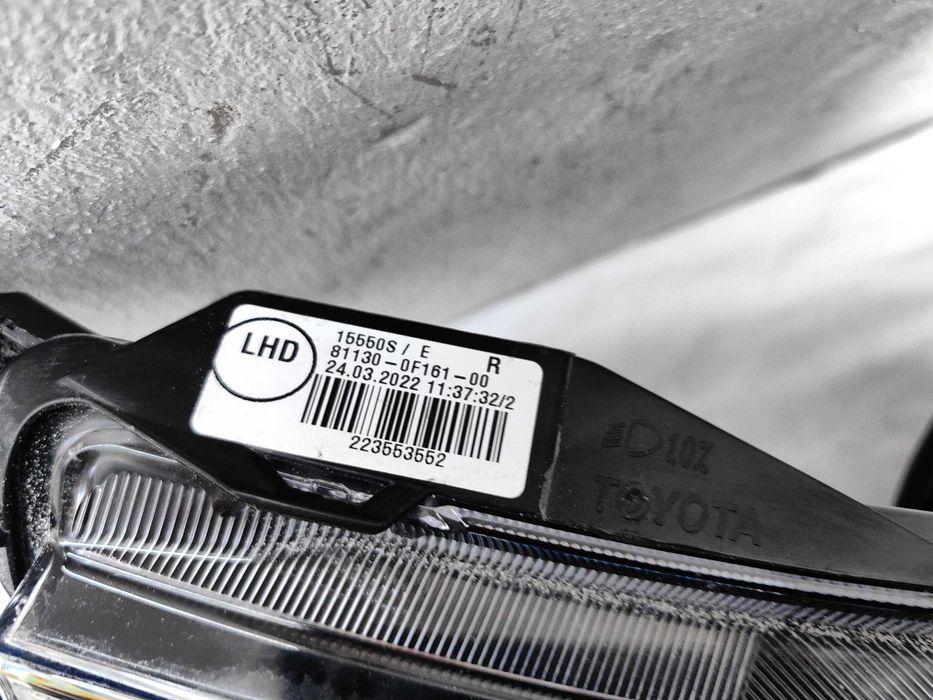 Оригинален фар Тойота  Toyota Verso 13-16