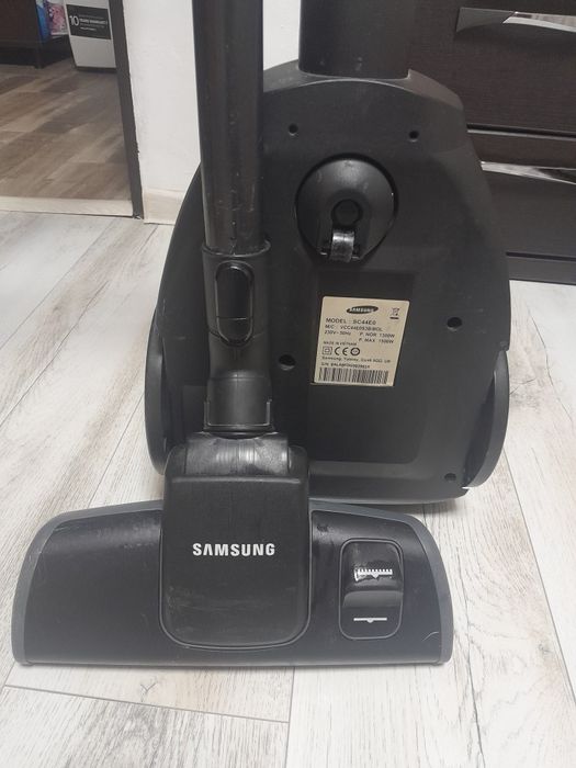 Vând Aspirator Samsung 1500w