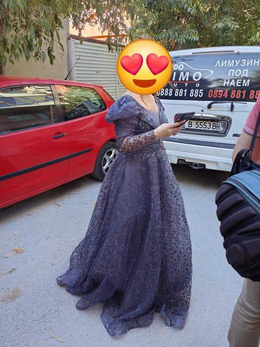 Красива рокля покрита с камъни блясък