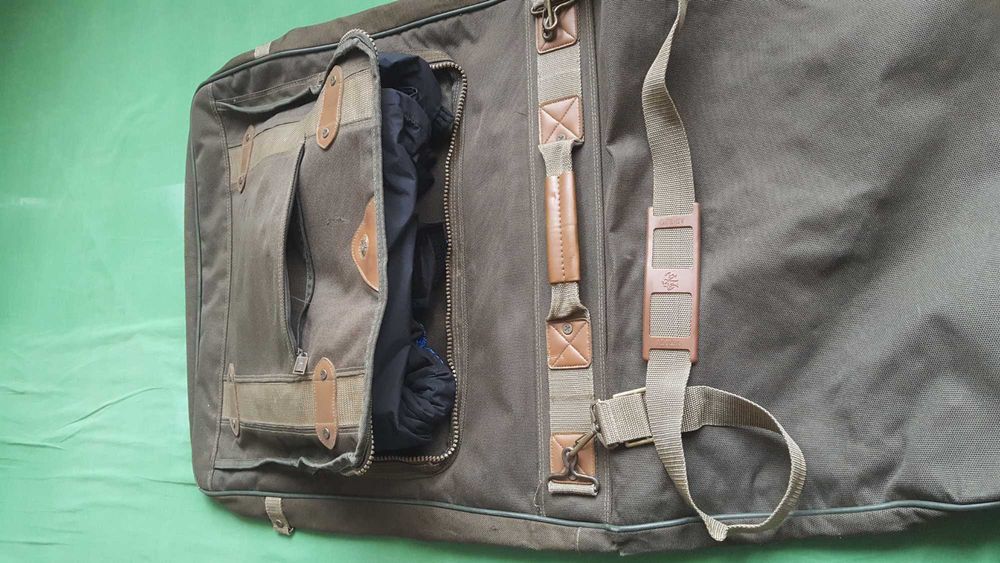 "Чанта - калъф " за официални дрехи ADOLFO