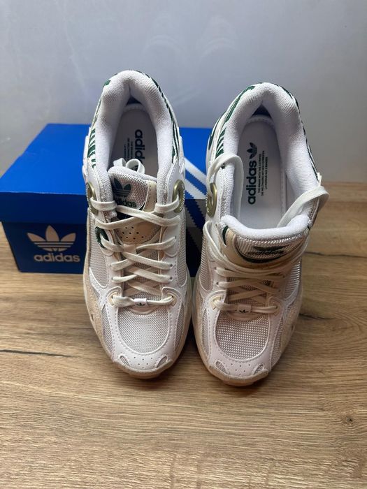 Adidas Astir W - дамски спортни обувки номер 36.5