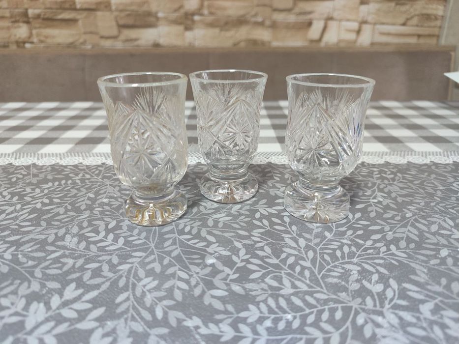 На добор хрустальные рюмки, стопки