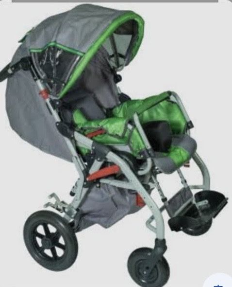 Продам детскую инвалидную коляску