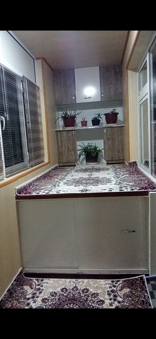 Navoiy shaxar vasxod bozor yonida kv sotiladi