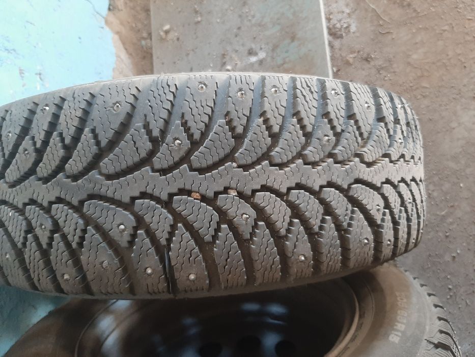 Продам комплект зимней резины с дисками