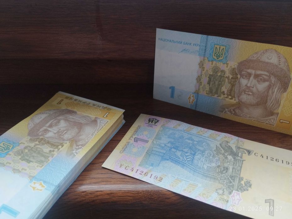 Банкноти нови редки нумизматика стикер , гривна не пригънати подарък