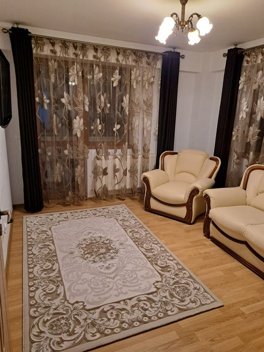 Vând apartament 3 camere .