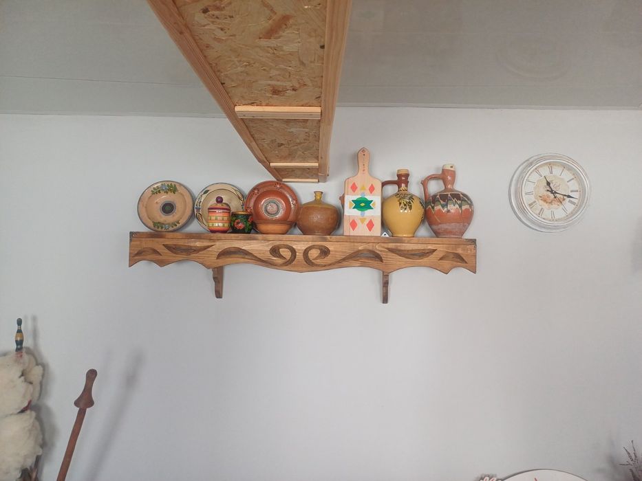 Етажерки битови.