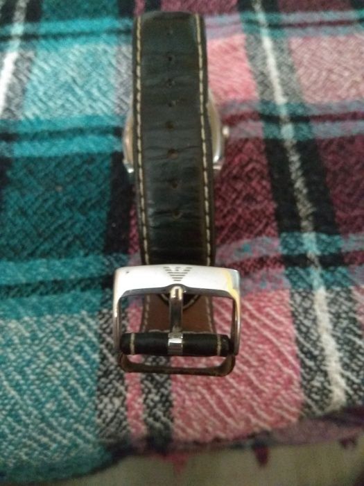 Часовник армани Много запазен !