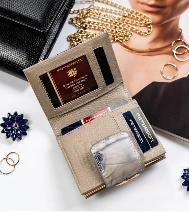 Дамско портмоне Peterson