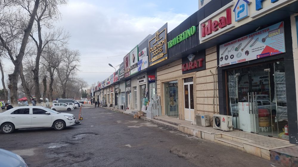 Сдаётся половина магазина