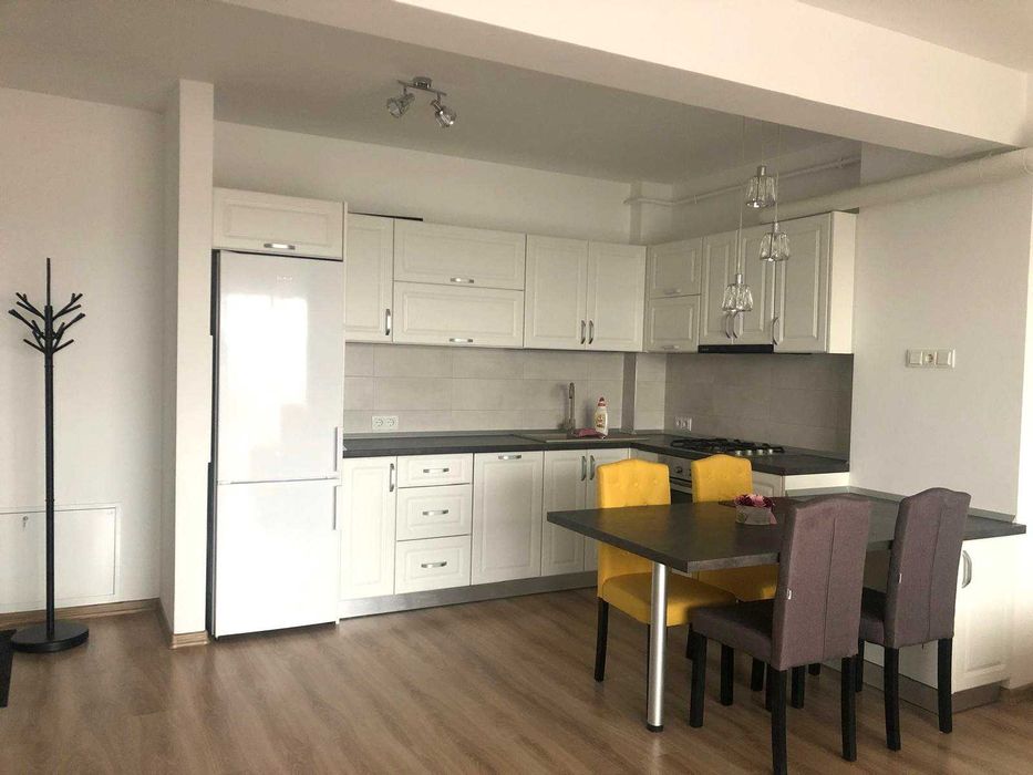 Apartament luminos gata de locuit