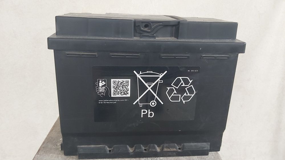 Vând acumulator auto foton