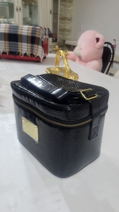 Сумка сундук , косметикаға арналған.