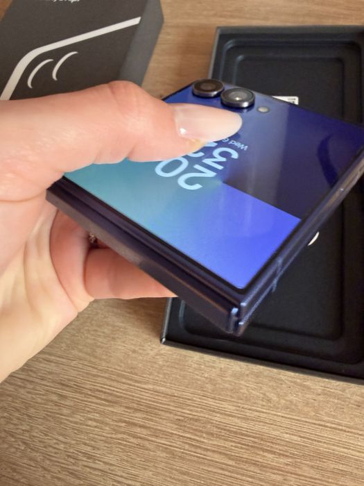 Samsung Z Flip7 nou