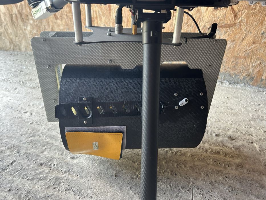 Drona agricola pentru ingrasamant solid