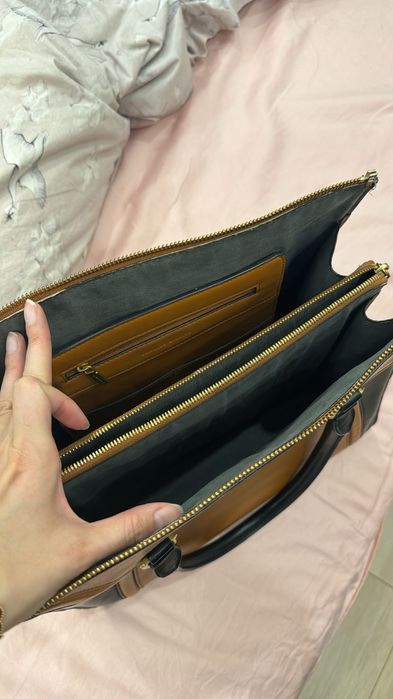 две сумки Charles & Keith