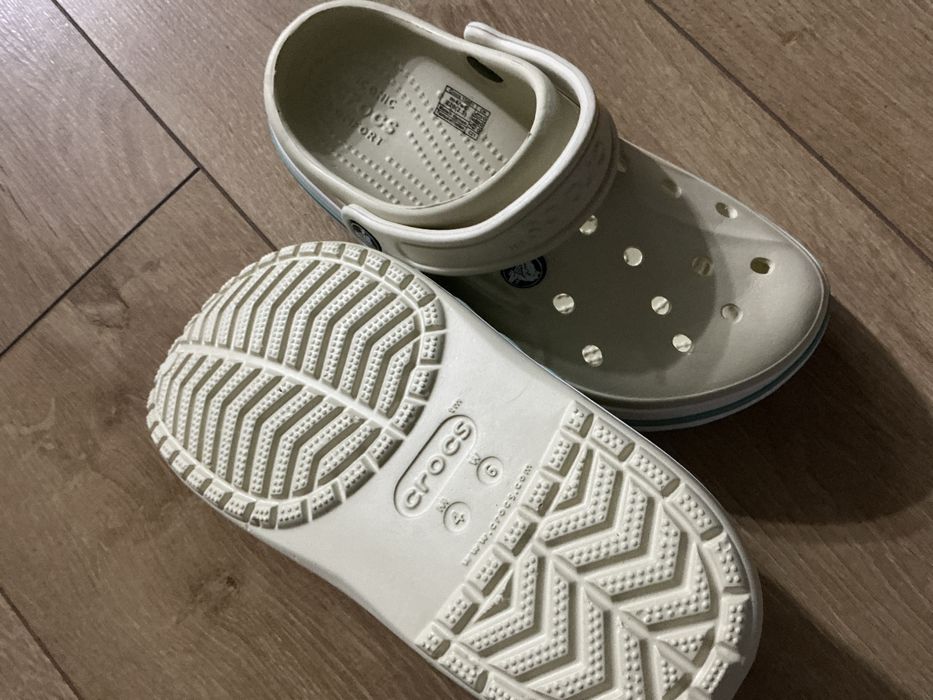 Продам кроксы новые