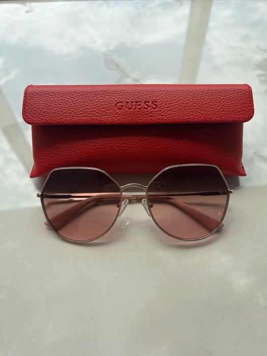 Слънчеви очила на Guess