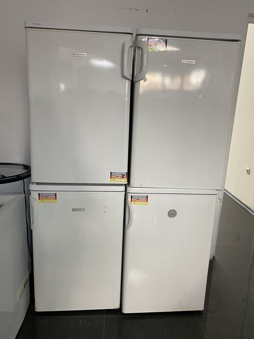 Малък хладилник с камера Electrolux