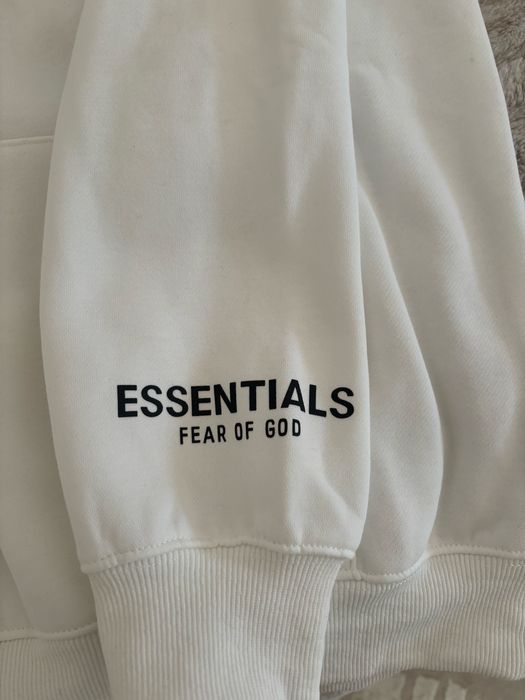 Hanorac Essentials-nou cu eticheta-NU MERG MESAJELE PE OLX