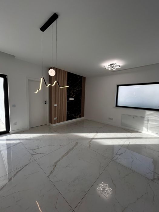 Casa premium de vânzare, cartier asfaltat - cartierul Olimp/Casandra