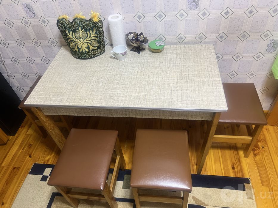 Кухонный стол комплект