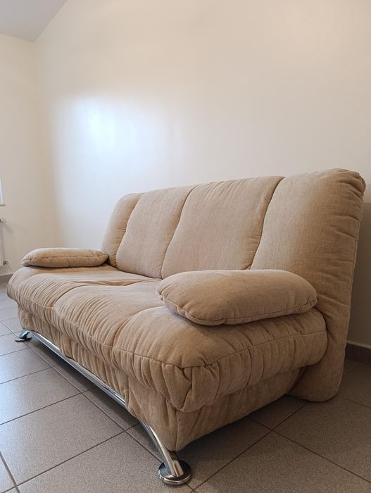 Бежов двоен диван