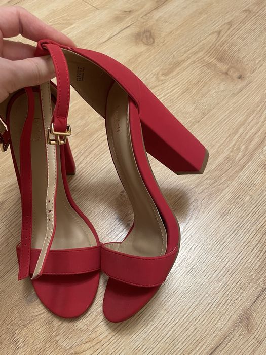 Шикарные босоножки