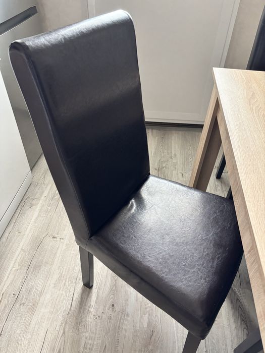 vand set scaune (4 bucati) inclusiv masa ...se vinde si separat