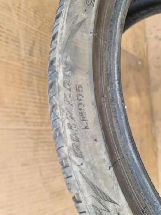 2 Bridgestone R19 225/40 Зимни гуми  DOT2421