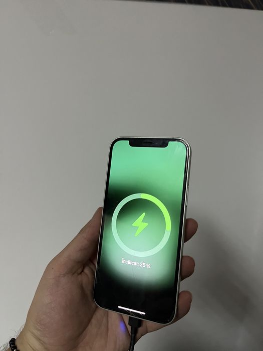 Suport magnetic cu incarcare wireless