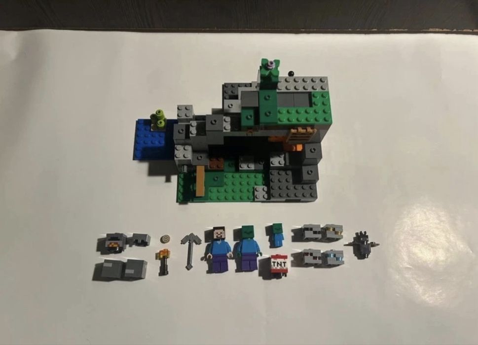 Lego Minecraft - The Zombie Cave (21141)