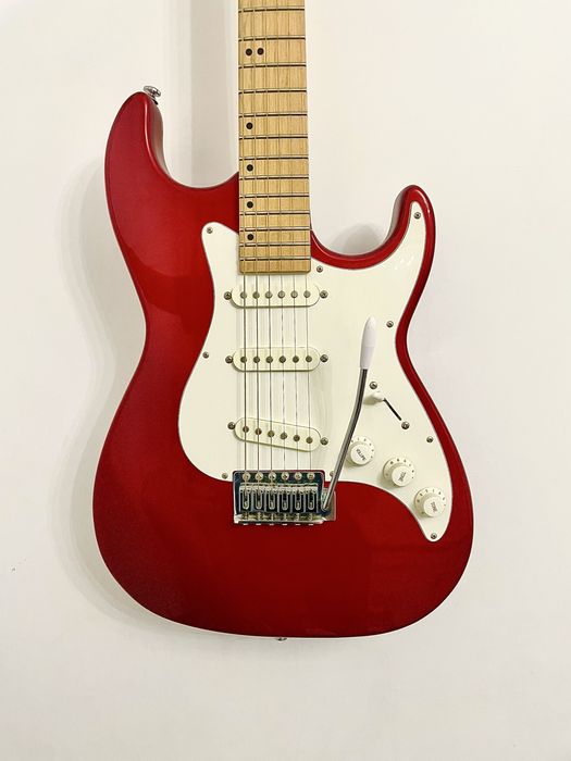 Продаётся электрогитара Greg Bennett.