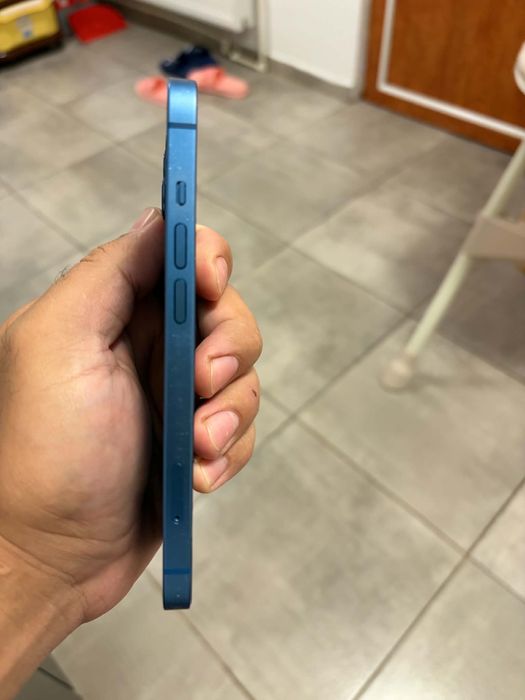 Vand iphone 13 unu albastru unu roz