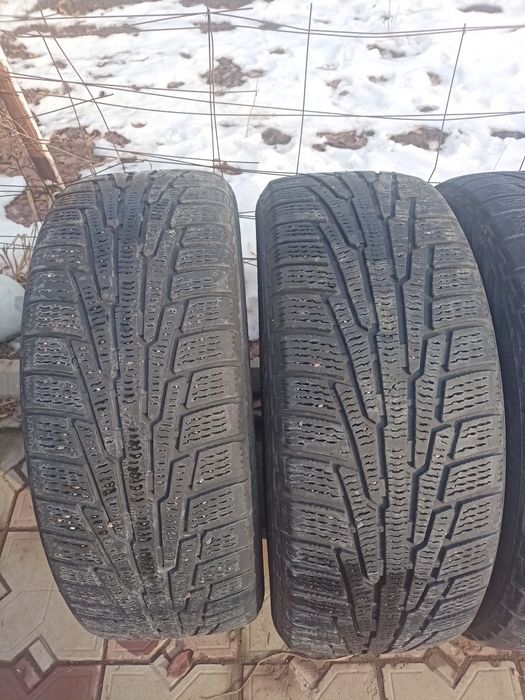 Продам зимние шины комплект