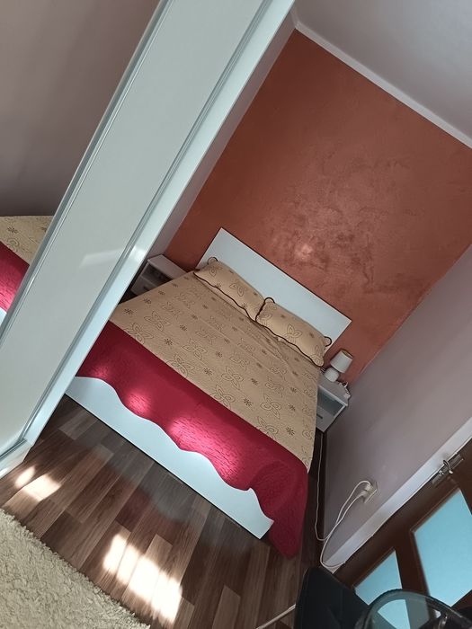 Dau în chirie apartament