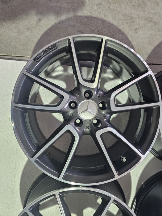 Jante Mercedes  AMG W205 două lățimi 19 " A205 401 65 00  , A205 401 49 00 , față  7,5Jx19H2  ET 33 și spate 8,5Jx19H2 ET 52  , Ronal Germania