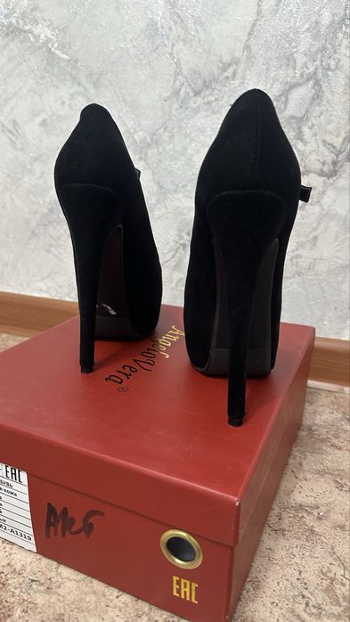 Продам туфли размер 33