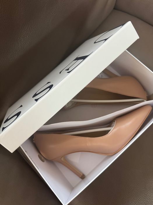 Дамски обувки на Guess