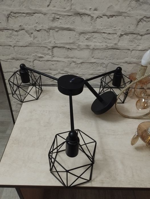 Продам светильники люстры