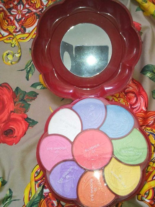 Набор "Ромашка" - тени, румяна, пудра + зеркальце, 3-уровневые.