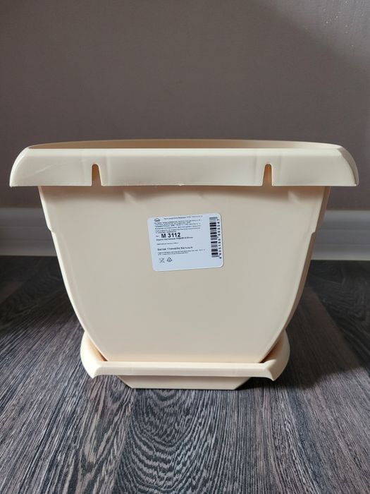 Продам комнатные горшки белые