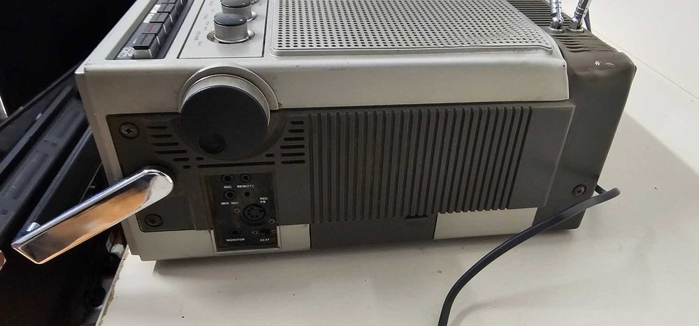 Portabil Hitachi cu tv si caseta  Hitachi