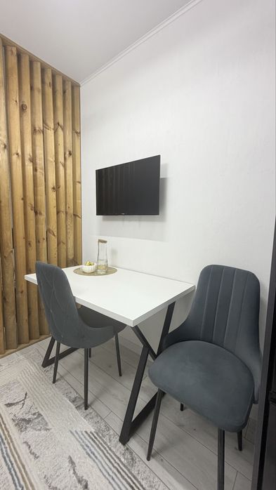 Кухонный стол и стулья